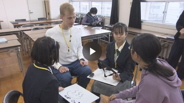 泉マークをカフェの記号と勘違い ろう学校の生徒 外国人と手話交えて交流し異文化に理解