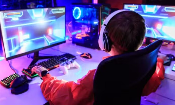 音量を上げるのではなく、楽しさをアップしましょう!WHO の新しいガイドラインはゲーマーの聴覚を保護します