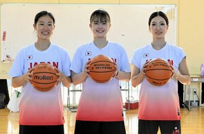壮行会で子どもと交流試合 女子デフバスケ代表の福岡出身の3選手