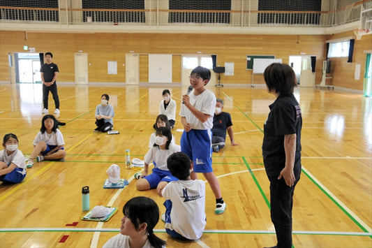なみえ創成小(福島県浪江町)児童が手話学ぶ 11月のデフリンピックに向け 日常の悩みや勉強法を質問