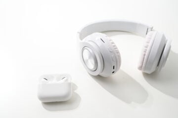 気付かぬうちに聴力低下…「イヤホン難聴」の恐ろしさとは? 医師に聞く“音響機器の正しい使い方”