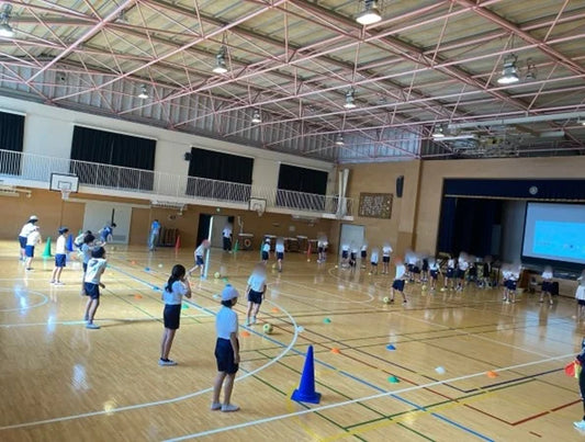 東京都調布市の小学校3校でデフアスリートによる出前授業を実施