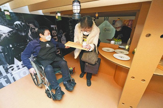 「車いす」多数派 「二足歩行」少数派になったら? 障害生み出す社会を実感 バリアフルレストラン