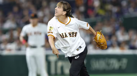 東京デフリンピック・卓球代表の亀沢理穂が始球式 金メダル取って「あのとき始球式やった…と見せたい」