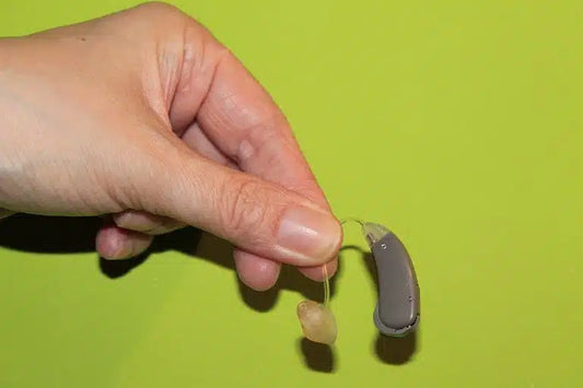 補聴器は難聴に伴う認知症リスクの上昇を防ぐかもしれない