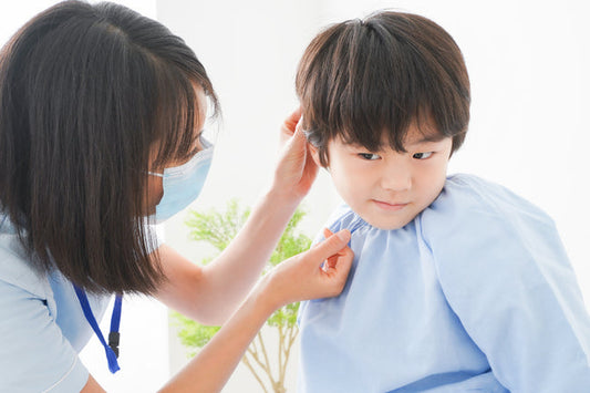 〈意外と紛らわしい子どもの耳の痛み〉急性中耳炎と滲出性中耳炎の違いとは?でき得るセルフケアと家庭医の役割
