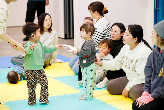 きこえない、きこえにくい子どもとその家族にとって「手話」という言語を習得する意味とは?