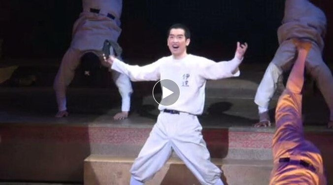 字幕付きでミュージカル上演 坊っちゃん劇場「KANO」をろう学校の生徒が楽しむ