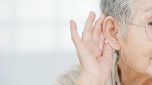 難聴を放置すると認知症になる可能性が上がる？！でも補聴器は高いのにうまく使えない…眼鏡との違いは？ 2024年06月06日 健康 介護 ニュース 難聴を放置すると認知症になる可能性が上がる？！でも補聴器は高いのにうまく使えない…眼鏡との違いは？