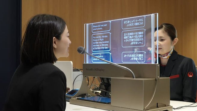 会話や翻訳、瞬時に表示　訪日客らに対応、羽田で実証実験―日航・ＴＯＰＰＡＮ