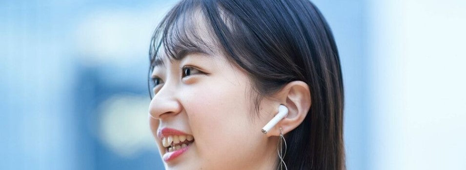 《若者の聴力低下が大問題》イヤホン難聴になったスマホ世代が晒される「深刻な認知症リスク」