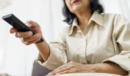 テレビや音楽のボリュームをつい上げがちな人は要注意！聴力と認知症との深い関係【老年医学専門医・山田悠史】