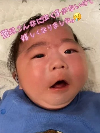 初めて補聴器をつけた赤ちゃん、自分の泣き声に驚く様子が87.5万再生　「身近に感じてもらうことで、難聴者に優しい世の中になれば」