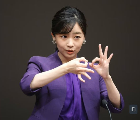 佳子さまの「強い目力」！　緊張した子どもらに、コクンとうなずき励まし続けた「手話スピーチ大会」でのお姉さんらしさ