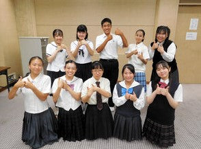 手話で訴えた高校生の挑戦する思い　｢花開く社会｣へ、政府は挑め