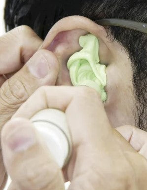 オーダーメイド補聴器を試作…採取した耳型はカタツムリのよう、立体データにして設計図仕上げる