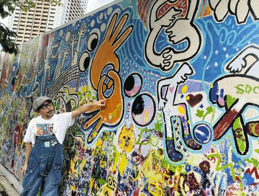 デフリンピックPRの壁画、品川の工事現場の仮囲いに　聴覚障害の両親持つ画家が制作