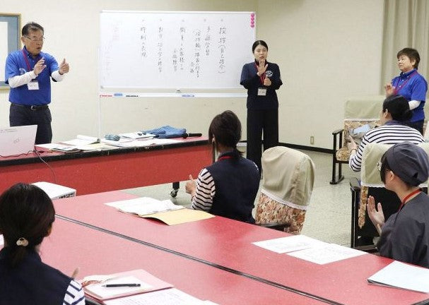 おもてなし力向上へ　スタッフが手話学ぶ　和歌山県白浜町のホテル