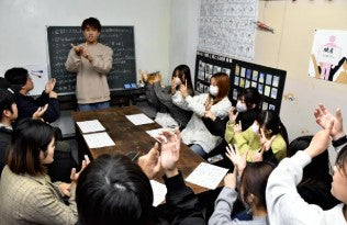 「耳が不自由な友人ともっと仲良くしたい」手話同好会、鹿児島国際大学で復活…学外でも交流深める