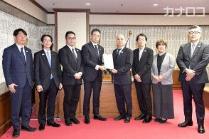デフリンピック、１１月に日本初開催　聴覚障害者団体が鈴木法相に支援要望