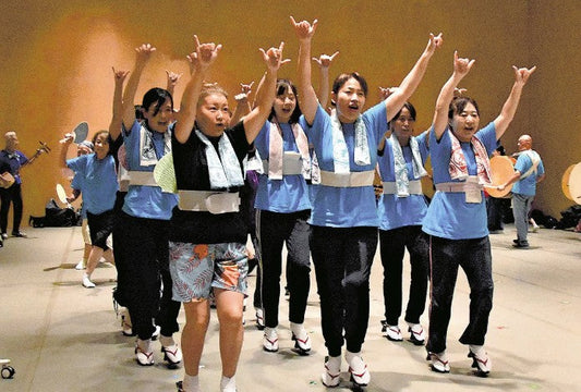 踊るあほう、手話で一つに…指文字使い「ヤットサー」のかけ声、デフリンピックをＰＲも…23日開幕の高円寺阿波おどり
