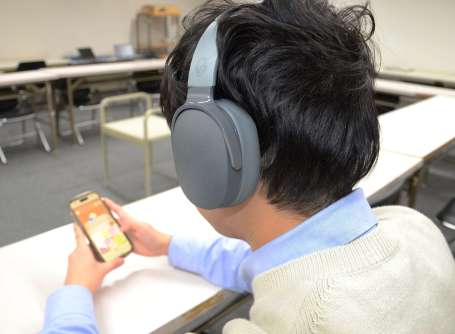 自覚がないままじわじわ進行、治療法なし　認知症リスクも高まる――ヘッドホン・イヤホン難聴の恐ろしさ　専門家「大音量と長時間使用は避けて」