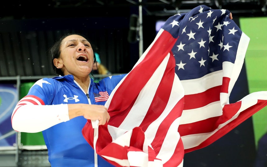 ＜冬季五輪＞手話で「ママが勝った」…障害ある息子2人に見せた金メダルの奇跡