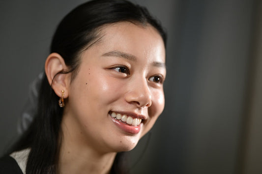 【『みんな、おしゃべり！』出演の長澤樹さんインタビュー】驚くべき多言語映画は奇想天外な結末。「『伝えることから逃げない』が本当に大事」