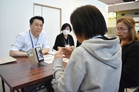 遠隔手話通訳・文字通訳サービスの実証利用に先立ち行われた体験会