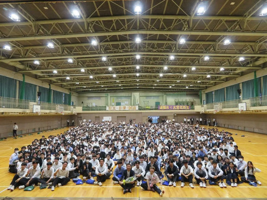 デフフットサル女子の監督と選手が大宮北高校で人権教育授業を担当
