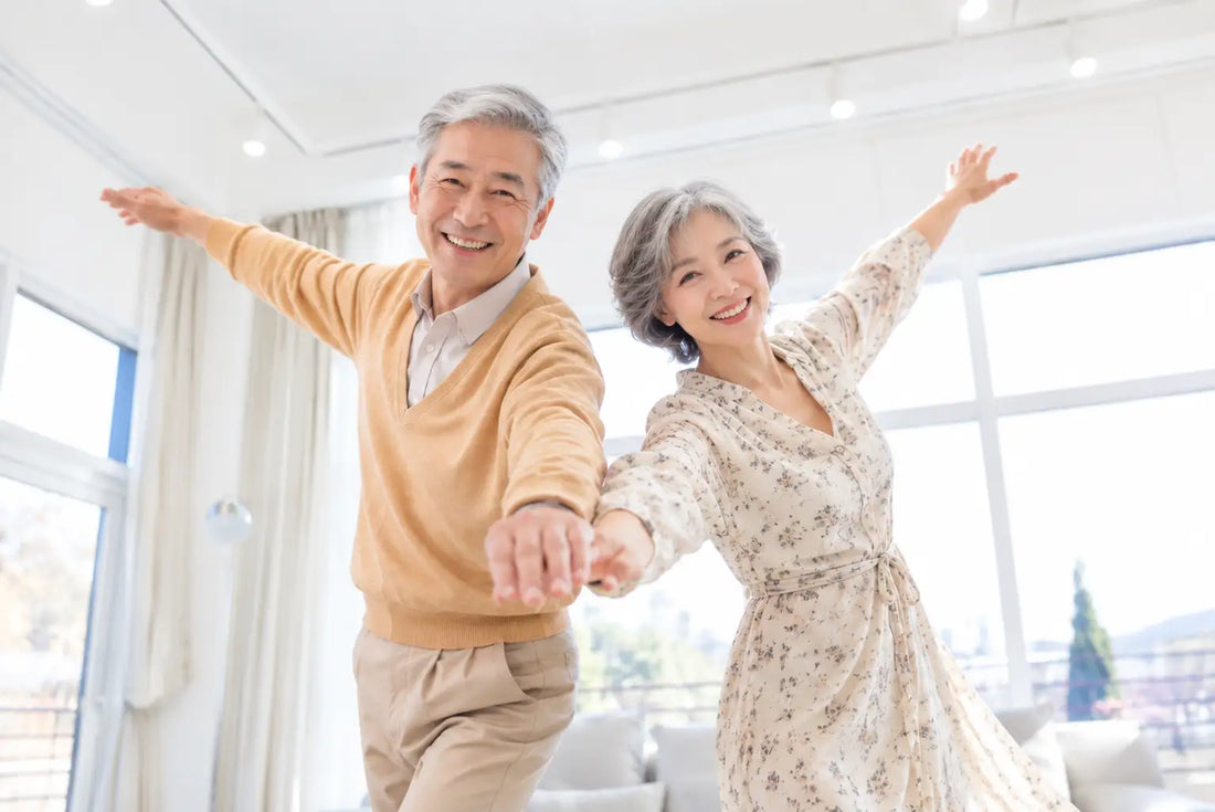 踊る年配夫婦