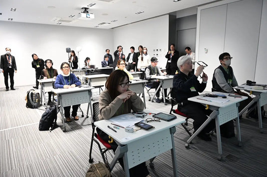 公共施設・交通機関の音声情報を補聴器で直接受信　リサウンド補聴器、Auracast™による音声インフラの可能性を確認