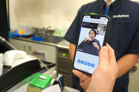 コンビニ業界初！オンライン手話通訳サービス「デフリンピック」会場近隣店舗で導入～手話による円滑なコミュニケーションで誰もが安心して利用しやすい店舗へ～