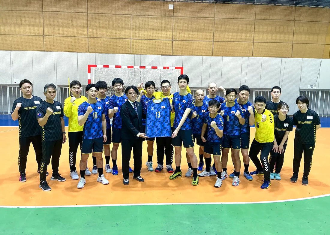 ヒュンメルがデフハンドボール男子日本代表、手話の入った代表ユニフォームを発表！