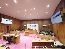 市民に分かりやすく開かれた議会へ　電子採決や音声字幕を導入