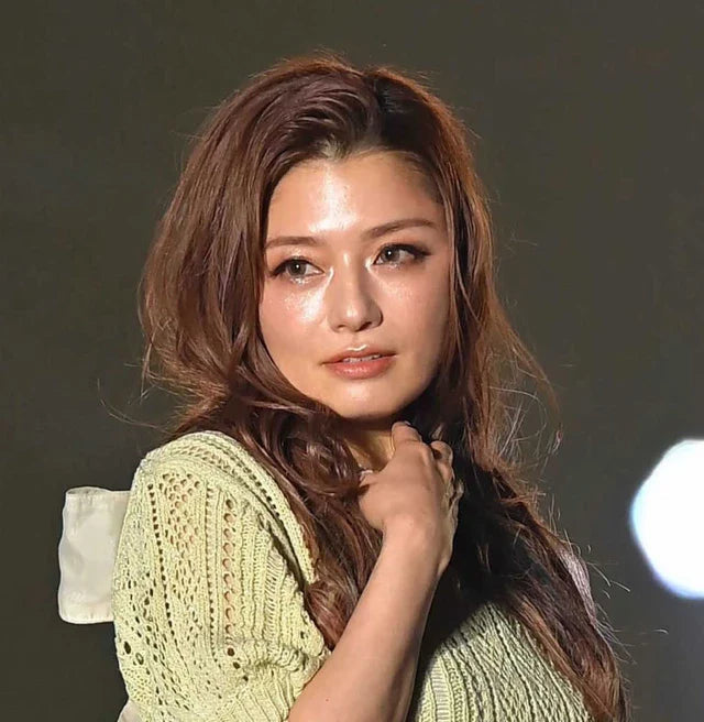 ｢突発性難聴｣公表、46歳女性タレント　療養助ける“オシャレな逸品”公開｢辛い時にすごく楽になる｣