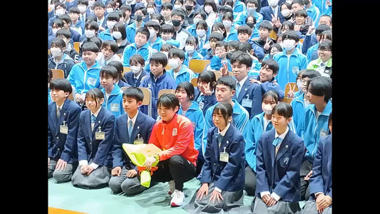 デフリンピックのサッカー女子で「銀」伊東選手が母校講演　上三川中学校