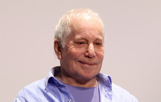 ポール・サイモン、難聴を抱えたままパフォーマンスを行っていくことについて語る