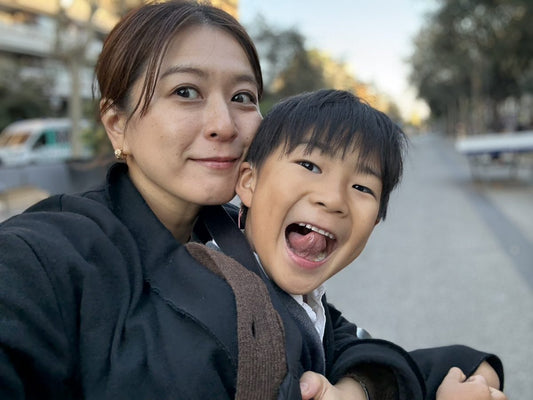 先天性難聴の息子に「みんな違って当たり前を受け入れ、自分自身を愛し、人間力を育んでほしい」料理家・SHIORIさん一家が移住先にバルセロナを選んだ理由とは