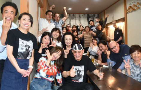 「息子のために手話覚えたい」　耳聞こえない夫婦の居酒屋訪れる人々 新宿の「串揚げ居酒屋ふさお」は25周年を迎えました