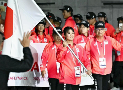 前回２冠の空手女子・小倉涼、旗手として堂々行進…「積み重ねてきたものを全部出したい」