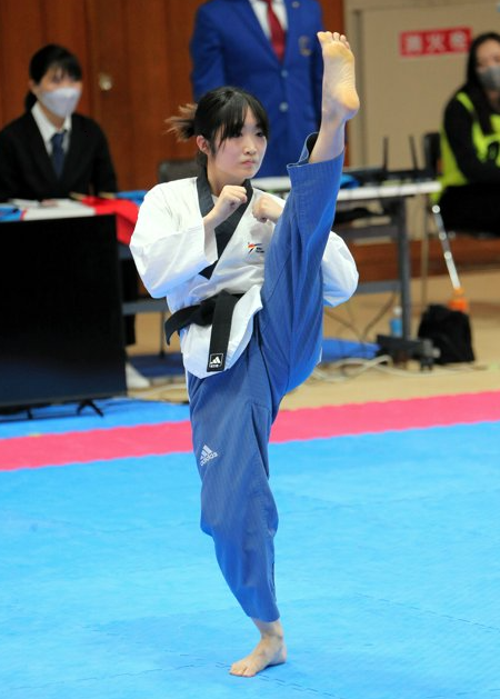 笑顔の裏に負けん気の強さ　デフ五輪・テコンドー初代表の星野萌選手