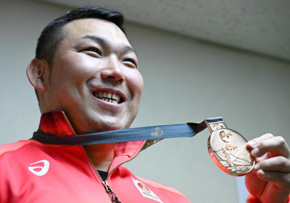 実は初参加の「お家芸」　デフレスリング、元日本王者が銅　