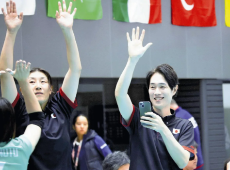 聴覚障害者の意思疎通、実は様々…デフ女子バレー代表支える手話通訳士「両親との経験」武器に