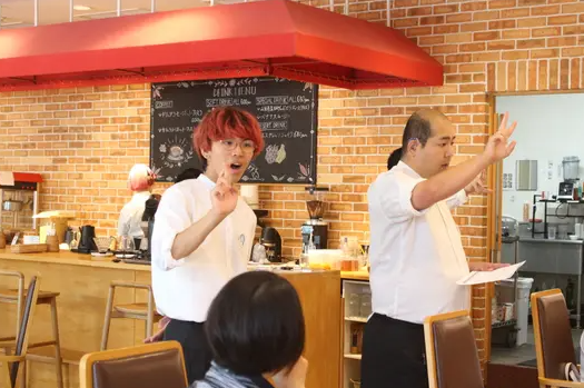 笛吹高等学校 × 県立美術館レストランの初コラボ　福祉を学ぶ高校生とともに「手話カフェ」を開催