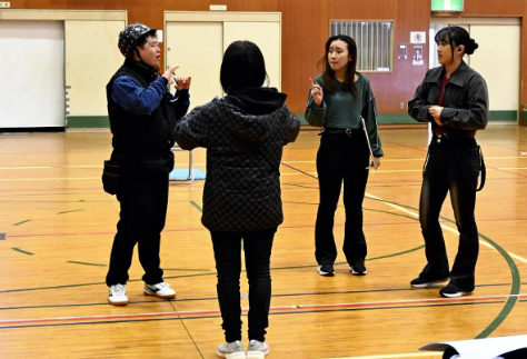 「手話使った演劇、魅力を感じて」、ろう学校卒業生らの劇団が「星の王子さま」上演