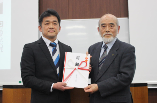 “光る号砲“「スタートランプ」を開発した竹見昌久氏　2025年度の日本スポーツ学会大賞受賞