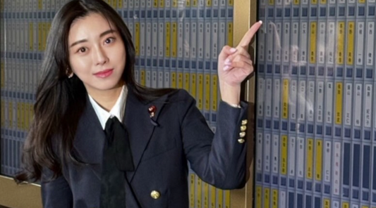 “元筆談ホステス”斉藤里恵議員、初登院をSNSで報告　音声を文字変換する機器も導入