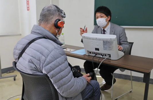補聴器調整で笑顔　「耳の日」前に函館で相談会