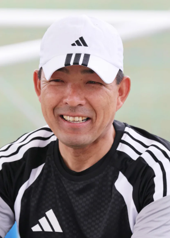 取材に応じるデフサッカー男子育成選抜・森保洋監督（カメラ・谷口　健二）